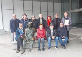 Amigos y colaboradores, en la entrada del Parque de las Ciencias.