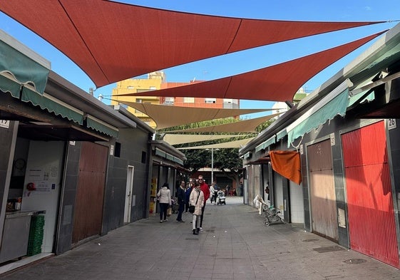 Toldos en la Plaza de Pavía.