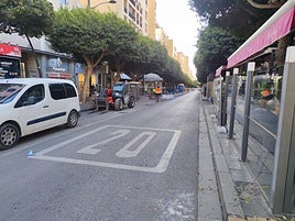 El primer tramo del Paseo de Almería cerrado al tráfico por las obras.