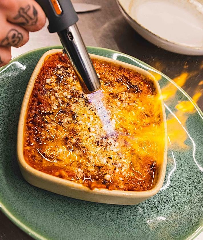 Imagen secundaria 2 - Lasañas gratis este sábado en la tienda gourmet italiana de Granada por su aniversario