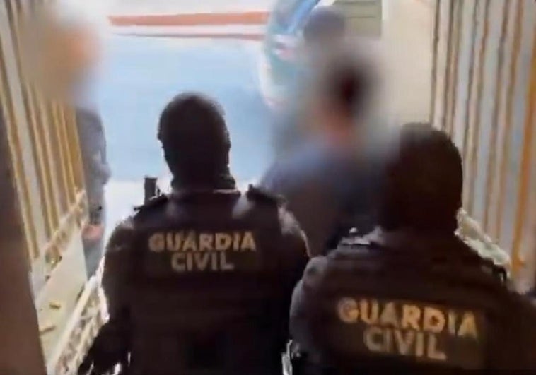 Momento de la detención en Pinos Puente del principal acusado del asesinato de Girona, el pasado septiembre.
