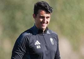 Arturo Ruiz sonríe durante un entrenamiento reciente.