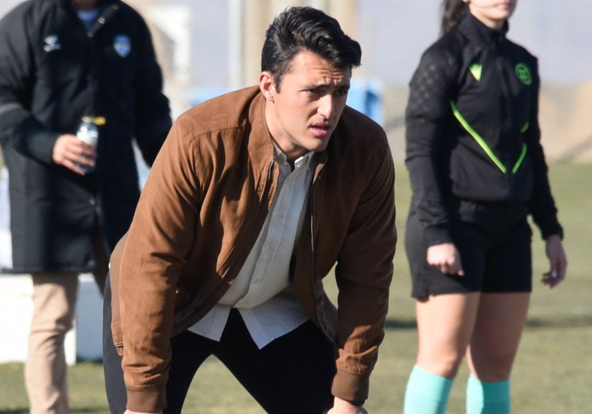 El entrenador Arturo Ruiz, durante un partido anterior.