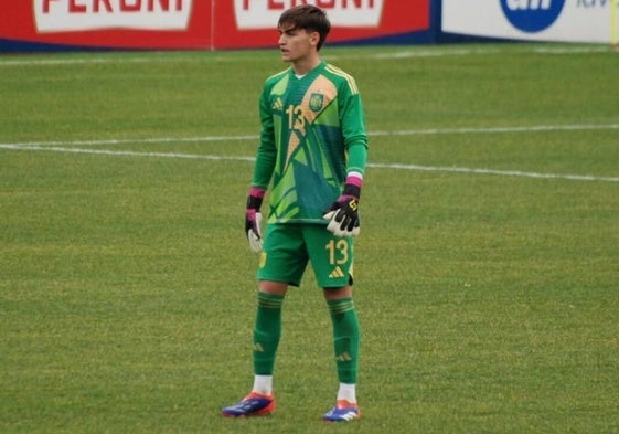 El portero Carlos Guirao, con la Selección sub-17.