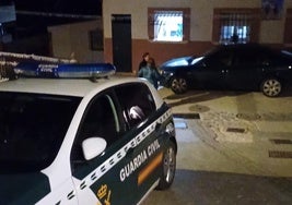 La Guardia Civil, en Beas de Guadix tras los robos del viernes.