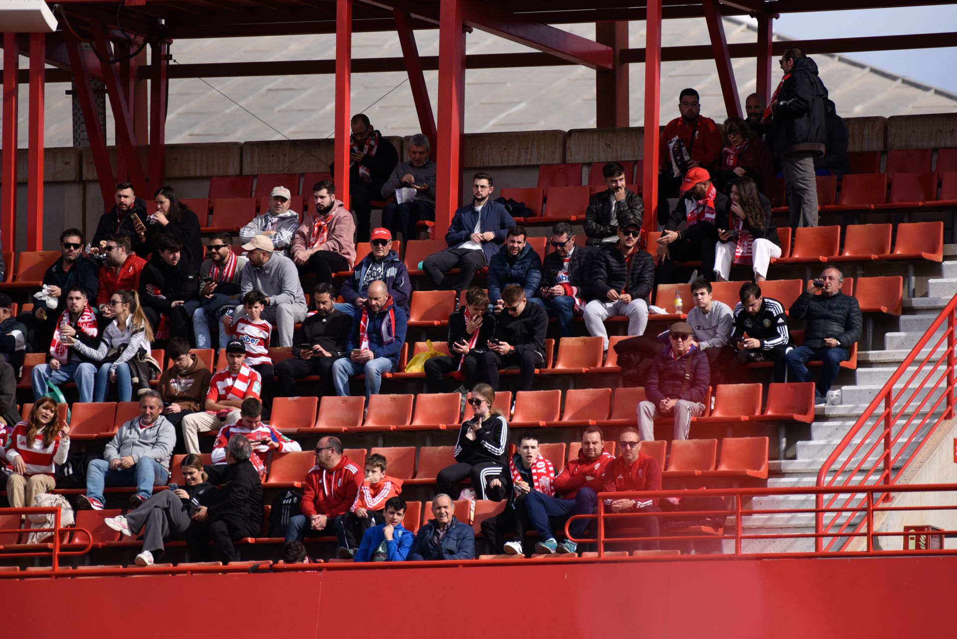 Encuéntrate en la granada de Los Cármenes en el Granada - Sporting