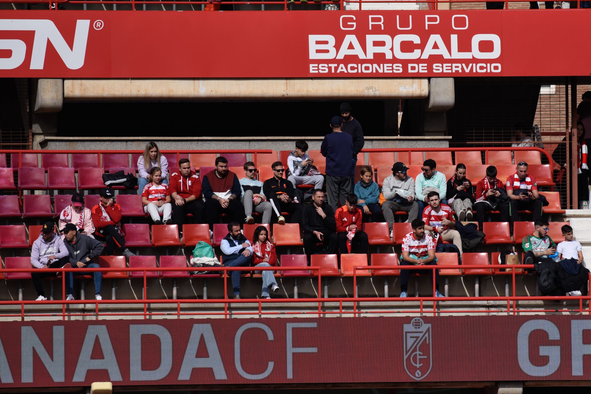 Encuéntrate en la granada de Los Cármenes en el Granada - Sporting