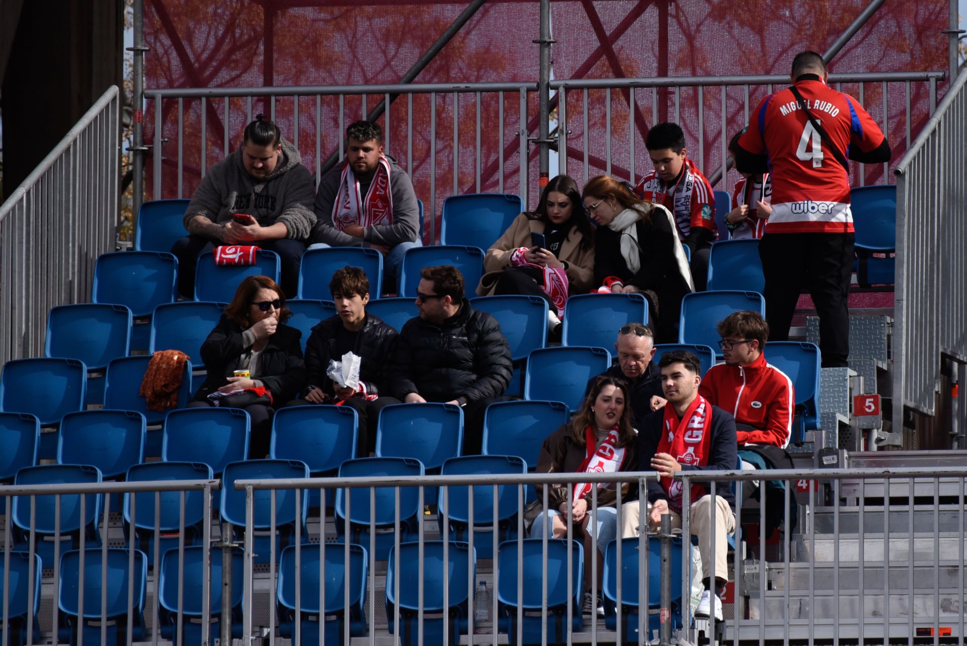 Encuéntrate en la granada de Los Cármenes en el Granada - Sporting