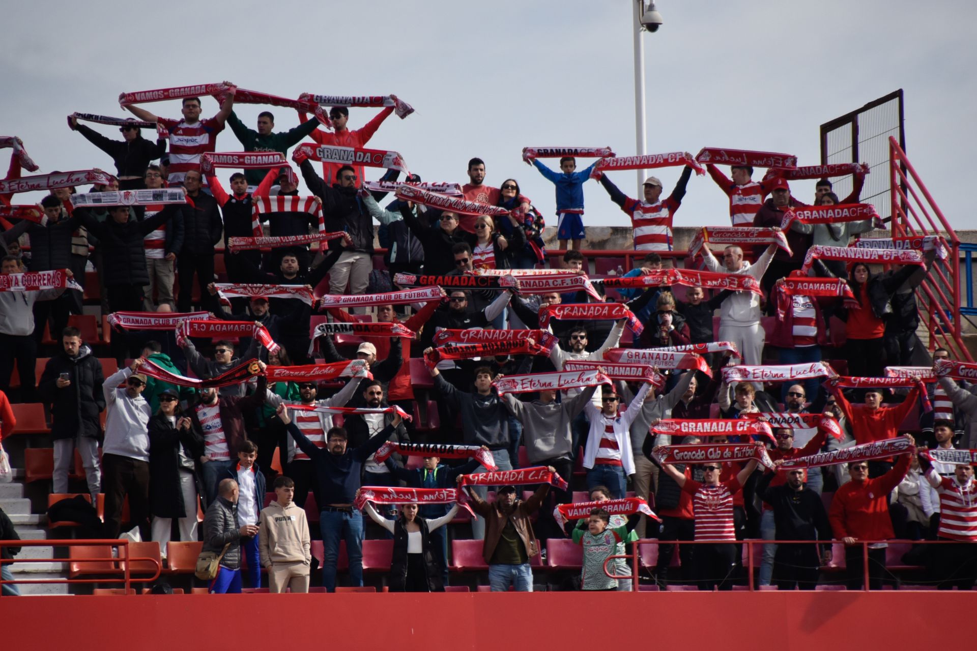 Encuéntrate en la granada de Los Cármenes en el Granada - Sporting