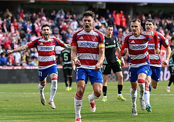 Lucas Boyé celebra su gol.