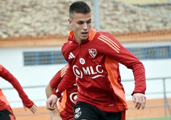 Jorge Domínguez en su primer entrenamiento en Linarejos.