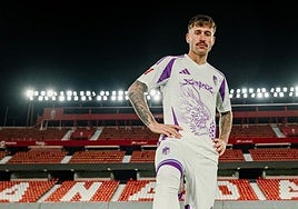 Ricard, con la equipación.