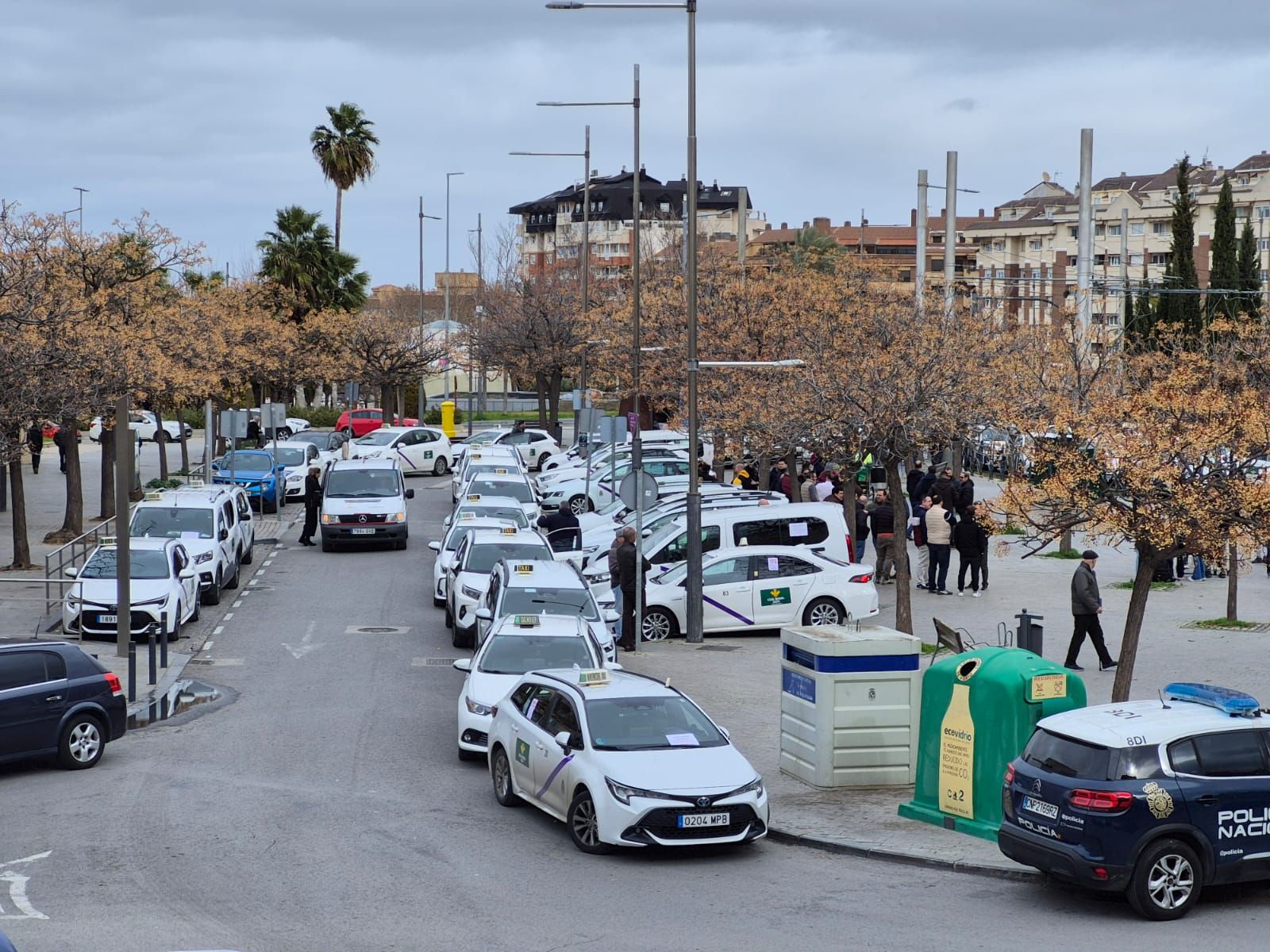 Concentración de los taxista en Renfe, en la capital.