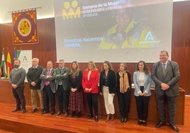 Mesa de inauguración del encuentro de la mujer y la minaría.