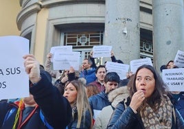 Protesta de los interinos de la UGR este jueves.