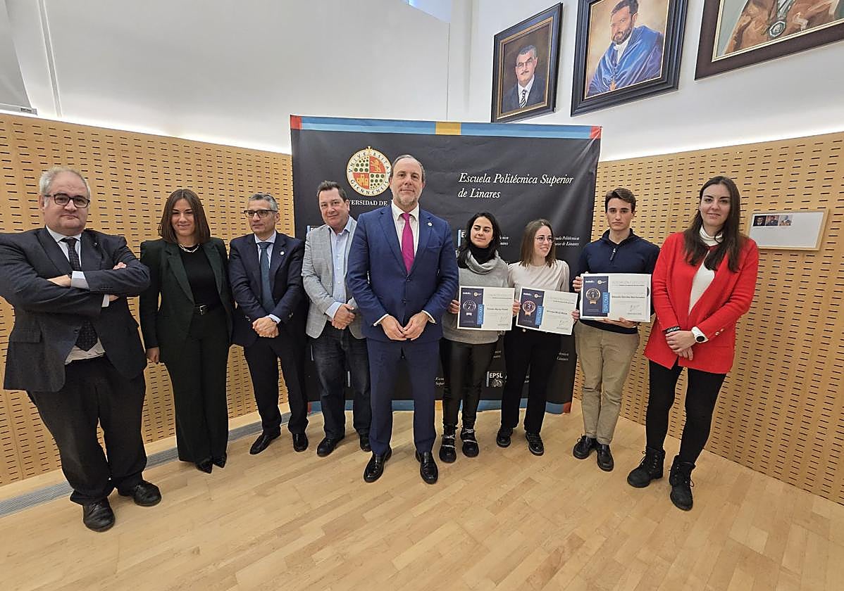 Foto de familia con los ganadores de la tercera edición de estos premios.