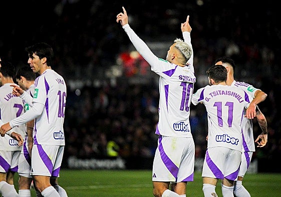 Stoichkov celebra su gol.