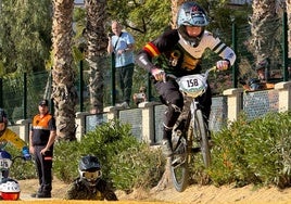 Un corredor de la prueba inaugural de la Copa Andalucía de BMX 2025.