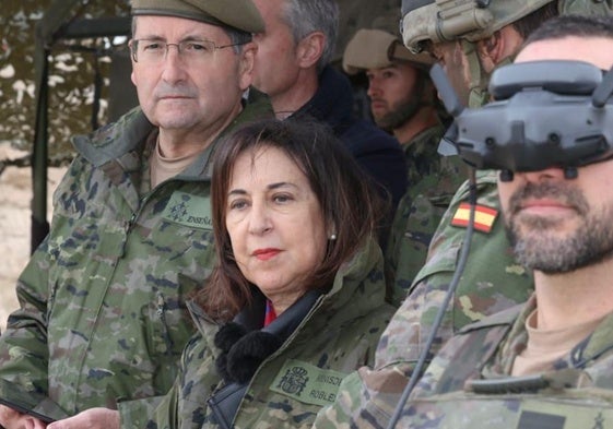 Robles, en la base de La Legión: «Esperamos que este año sea el final de la guerra y el triunfo de Ucrania»