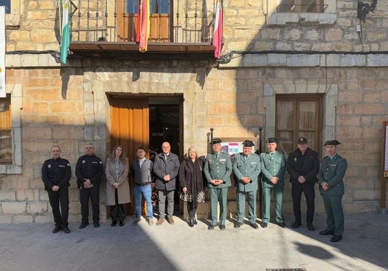 Representantes de diferentes administraciones y Fuerzas de Seguridad del Estado participantes en la reunión.