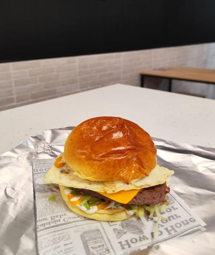 Imagen secundaria 2 - Un nuevo restaurante en Granada perfecto en Google para &#039;comerte Grecia&#039;: «Es increíble»