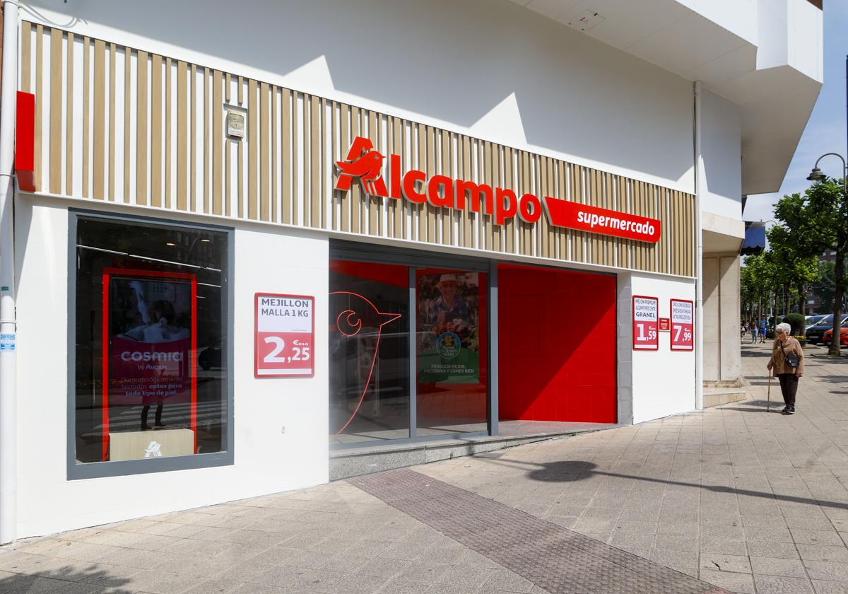 Importante cambio de Alcampo en sus supermercados: abre domingos sin dependientes