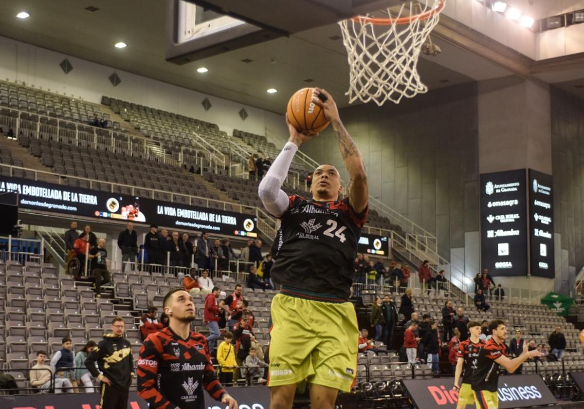 Wiley, durante el calentamiento del partido ante Girona.