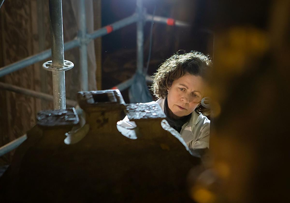 Imagen principal - Trabajos de conservación del retablo. 