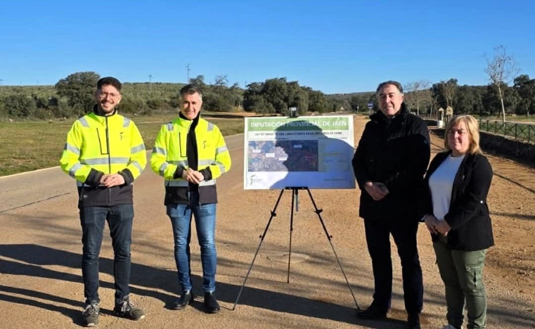 El diputado de Infraestructuras Municipales José Luis Agea y el alcalde de Navas de San Juan Joaquín Requena visitaron Las obras.