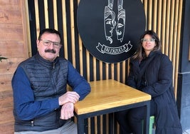 Antonio y Paola Valenzuela, en su restaurante.