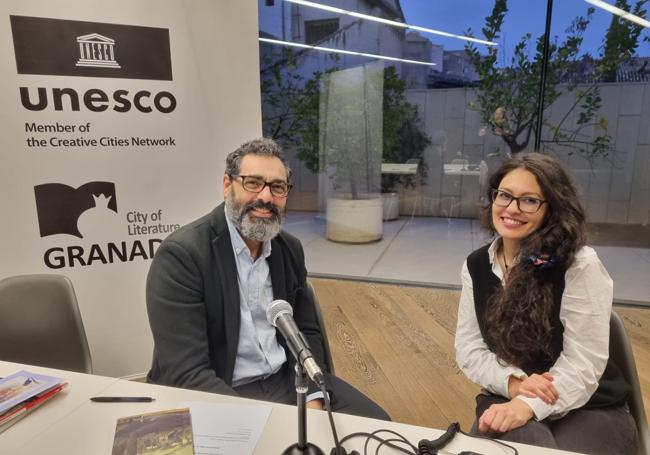 El poeta Fernando Jaén, con Valentina Colonna.