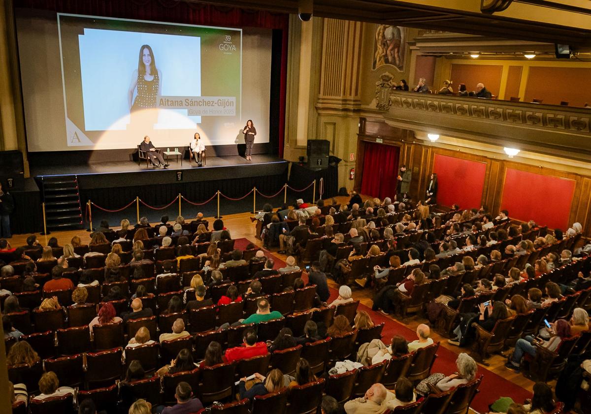 Imagen principal - Un acto lleno de emotividad. 