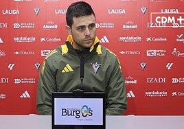 El entrenador del Mirandés, Alessio Lisci, en sala de prensa.