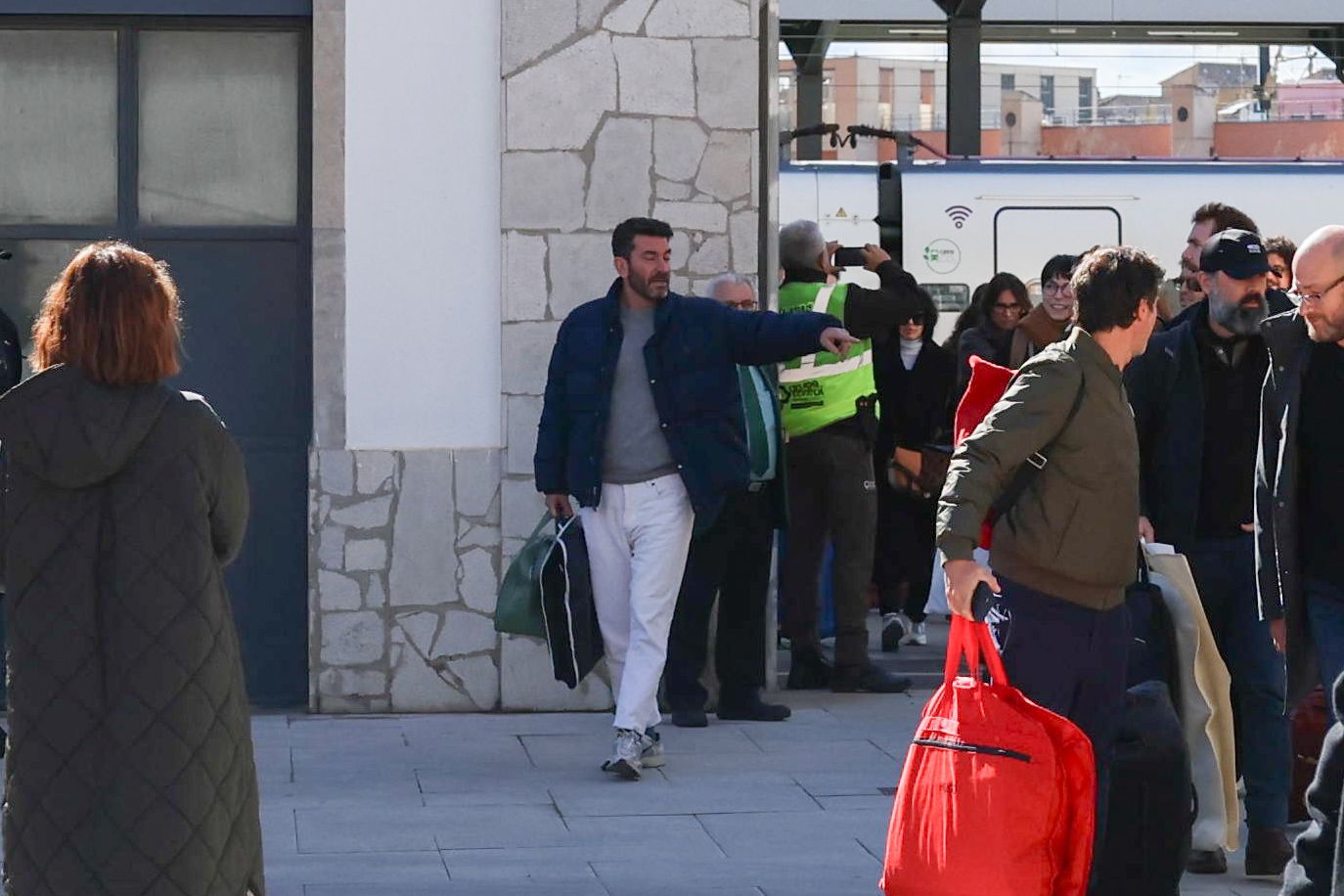 Así ha sido la llegada masiva de famosos a Granada por tierra y aire