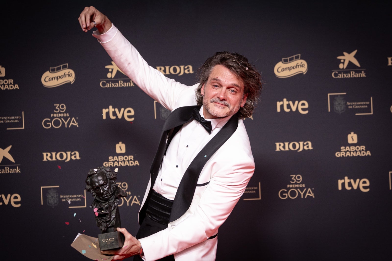 La imágenes más simpáticas de los premiados en el photocall de los Goya