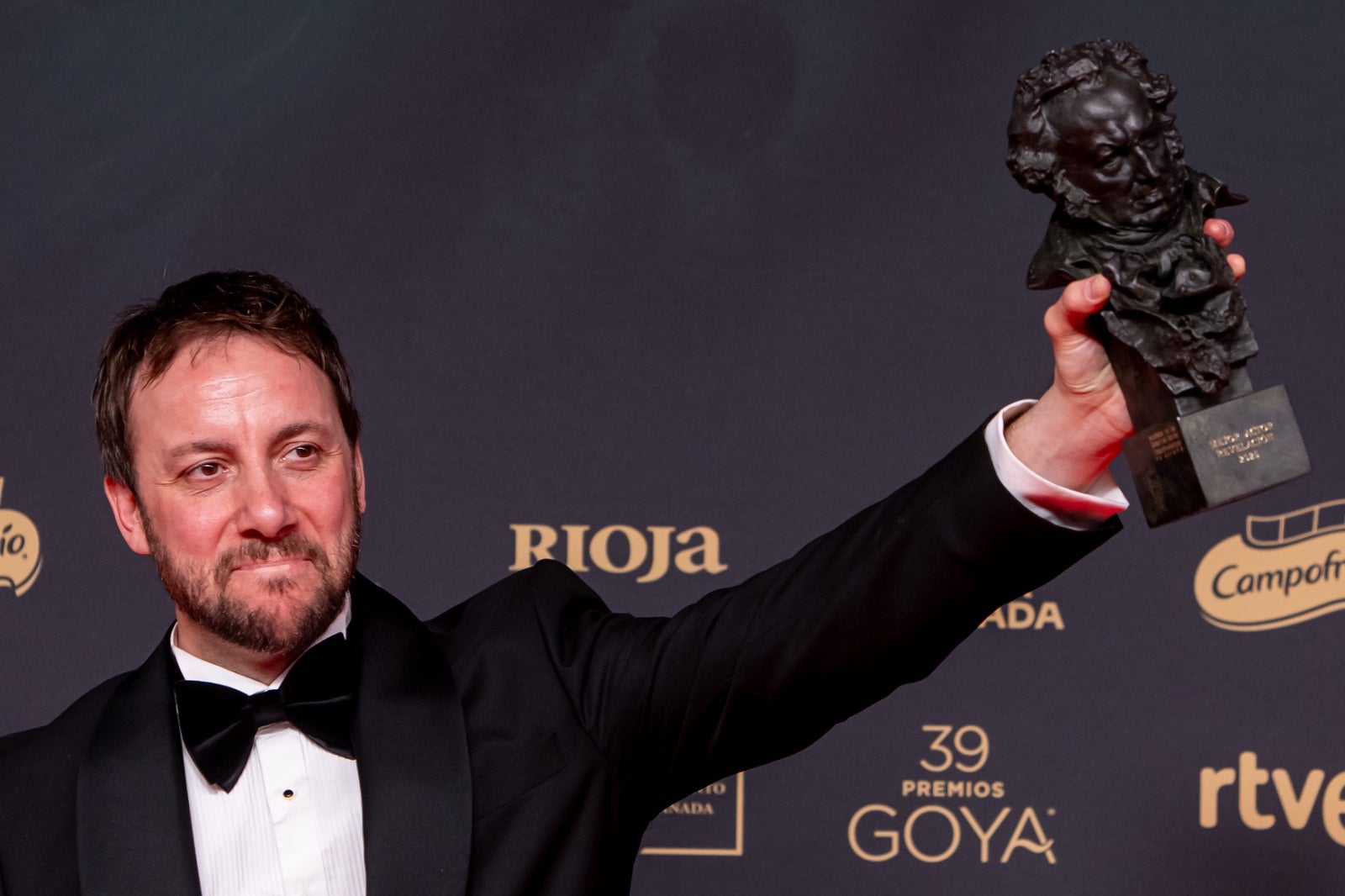 La imágenes más simpáticas de los premiados en el photocall de los Goya