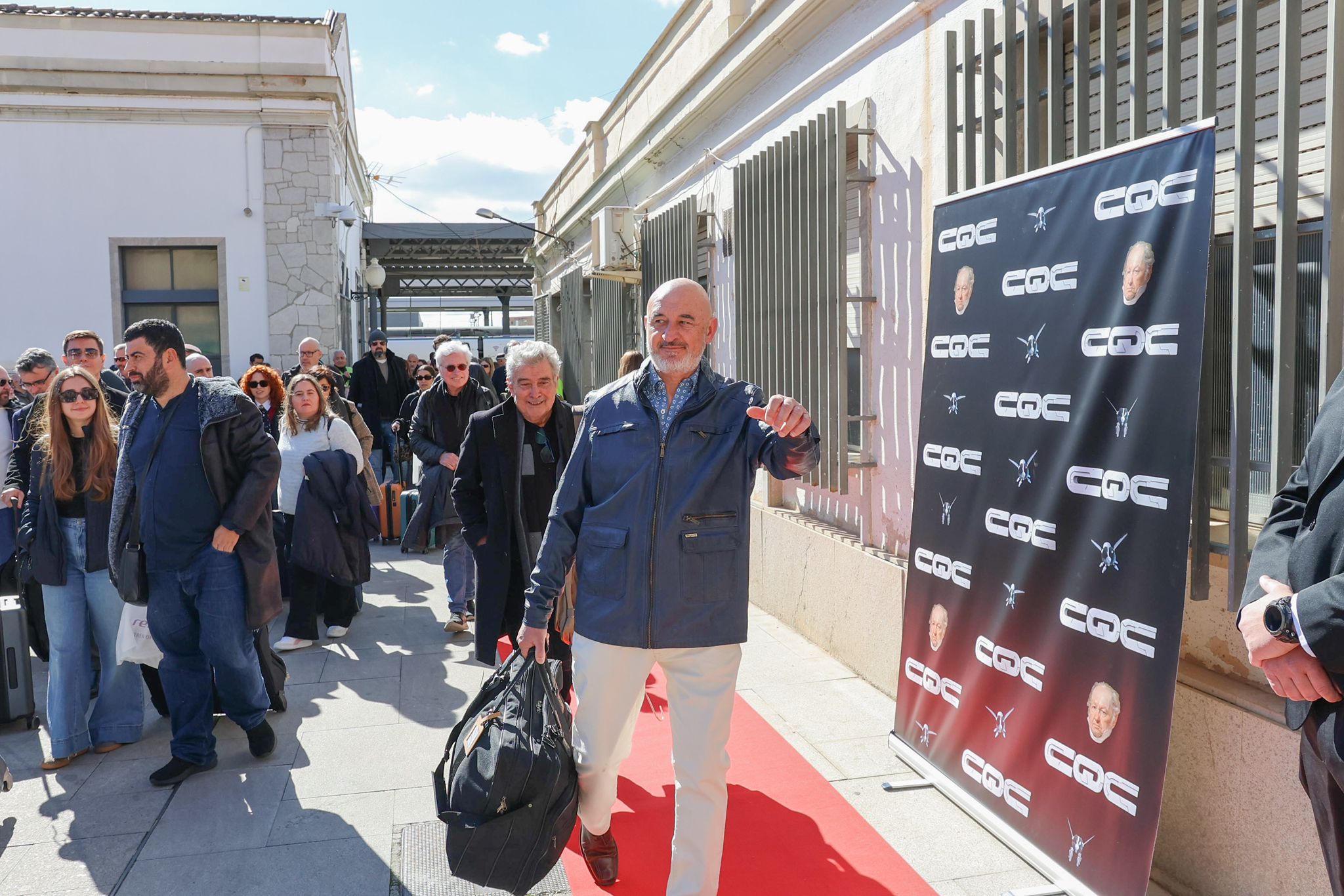 Así ha sido la llegada masiva de famosos a Granada por tierra y aire