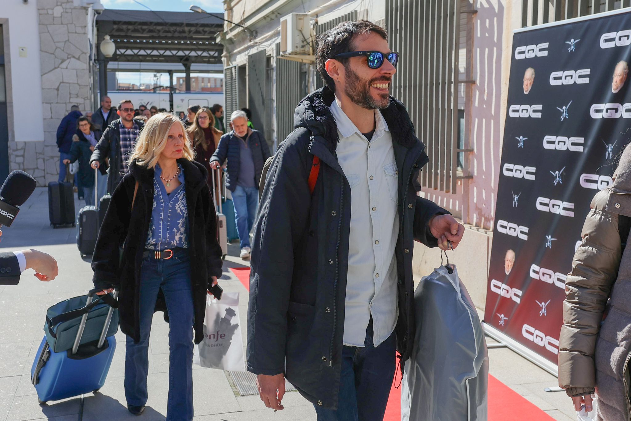 Así ha sido la llegada masiva de famosos a Granada por tierra y aire