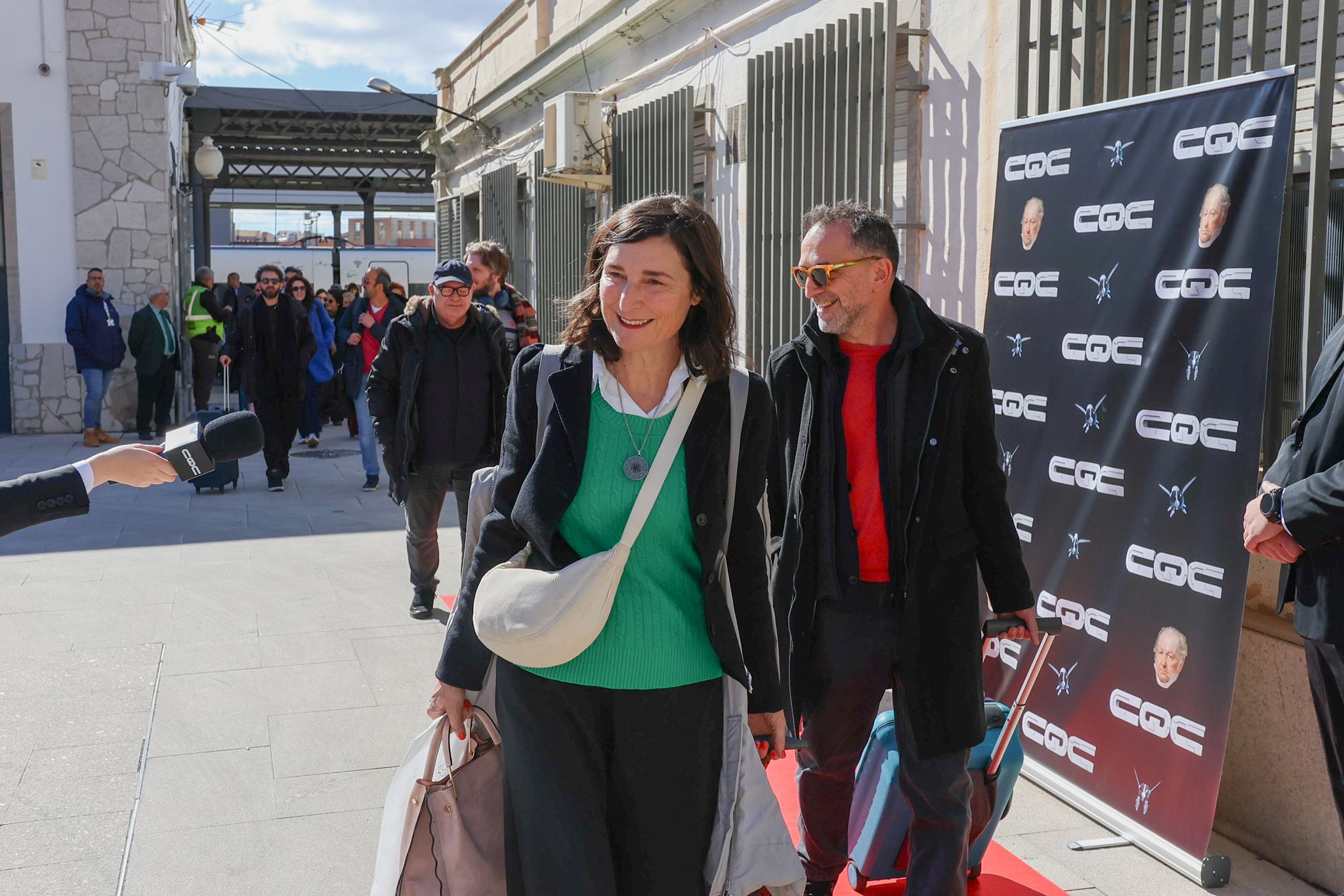 Así ha sido la llegada masiva de famosos a Granada por tierra y aire