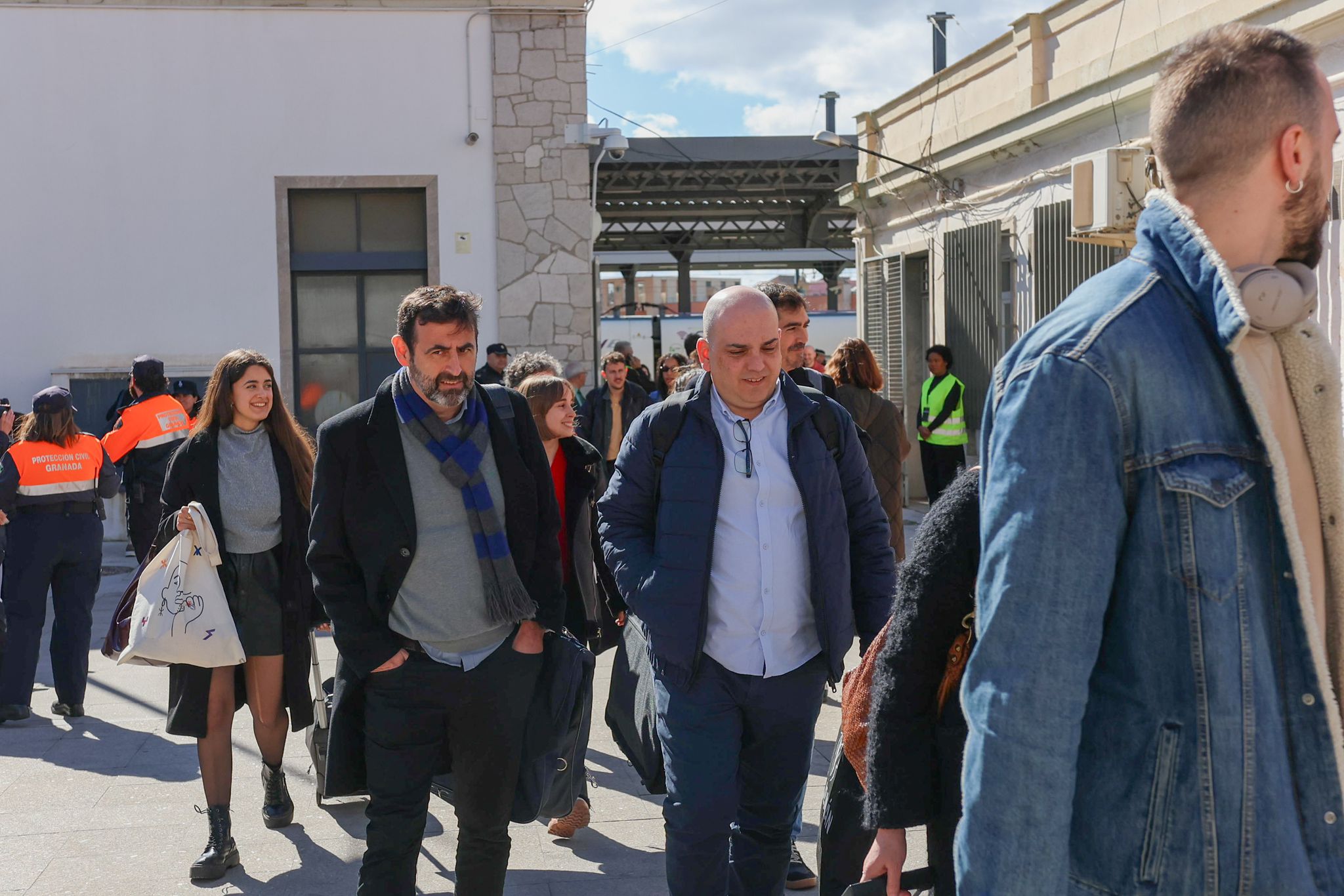 Así ha sido la llegada masiva de famosos a Granada por tierra y aire