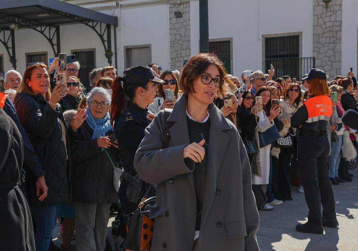 Paz Vega, a su llegada a la estación de trenes de Granada.