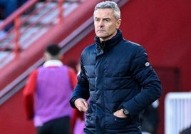 Fran Escribá, durante el partido contra el Mirandés en Los Cármenes.