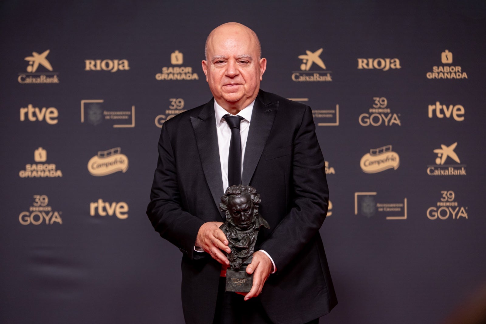 La imágenes más simpáticas de los premiados en el photocall de los Goya