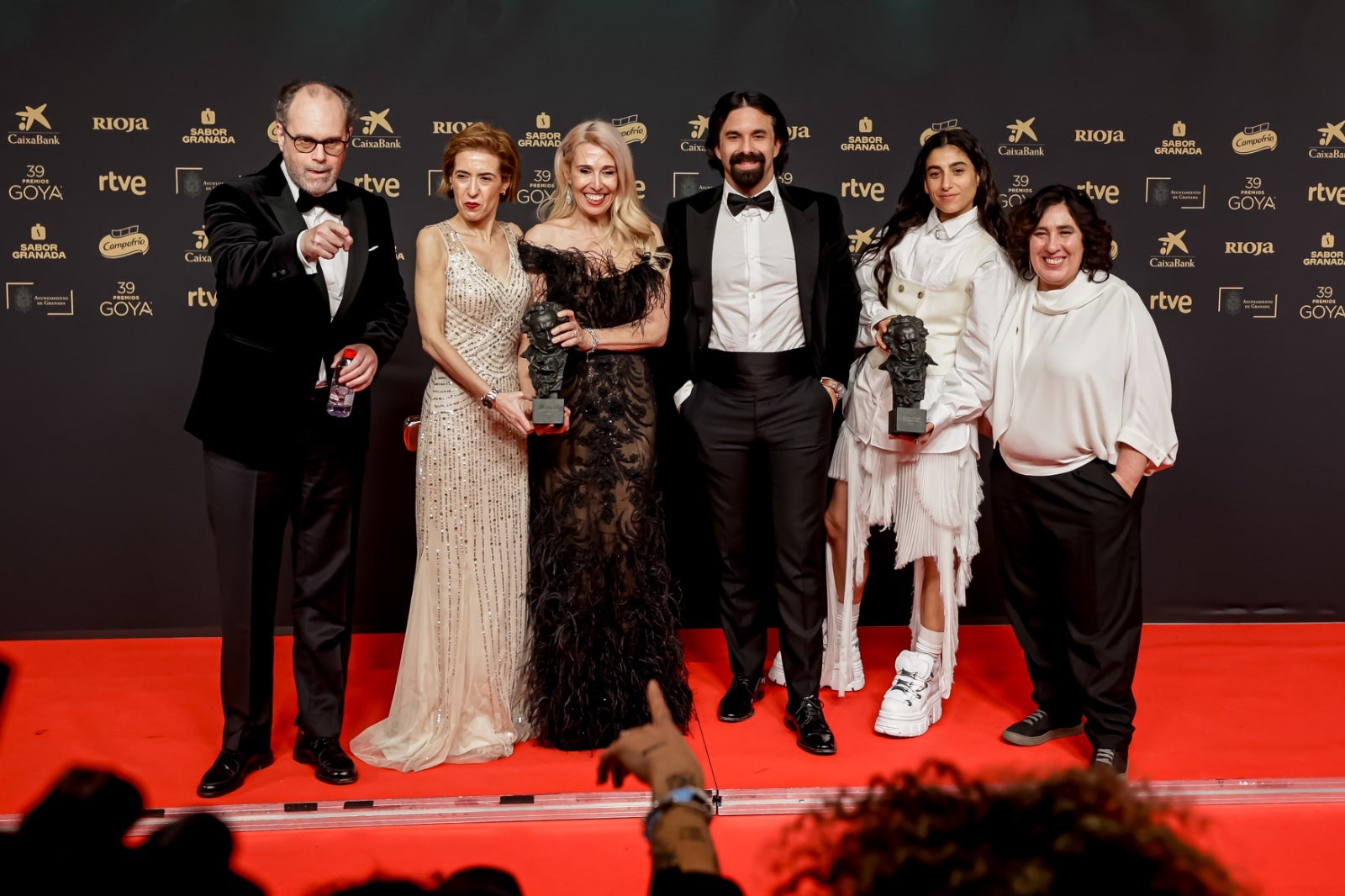 La imágenes más simpáticas de los premiados en el photocall de los Goya