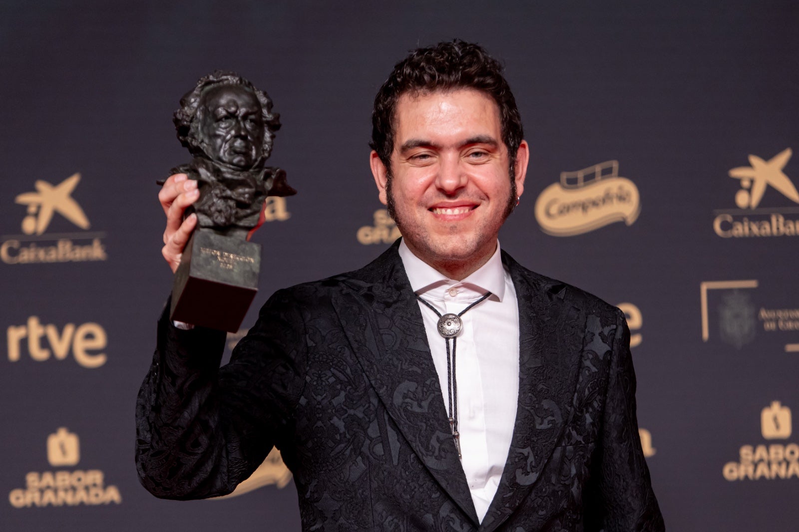 La imágenes más simpáticas de los premiados en el photocall de los Goya