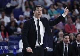 Pablo Pin, en tensión durante el partido.