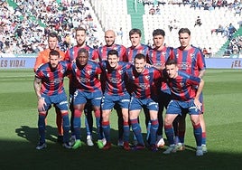 Alineación titular del Huesca en Córdoba.