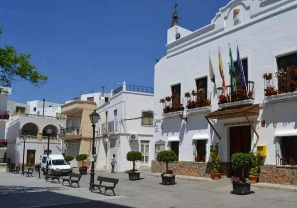 Imagen del Ayuntamiento de Felix, en la plaza de la Constitución.