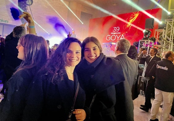 Sonia y Sandra en la fiesta del Palacio de Congresos, de madrugada.