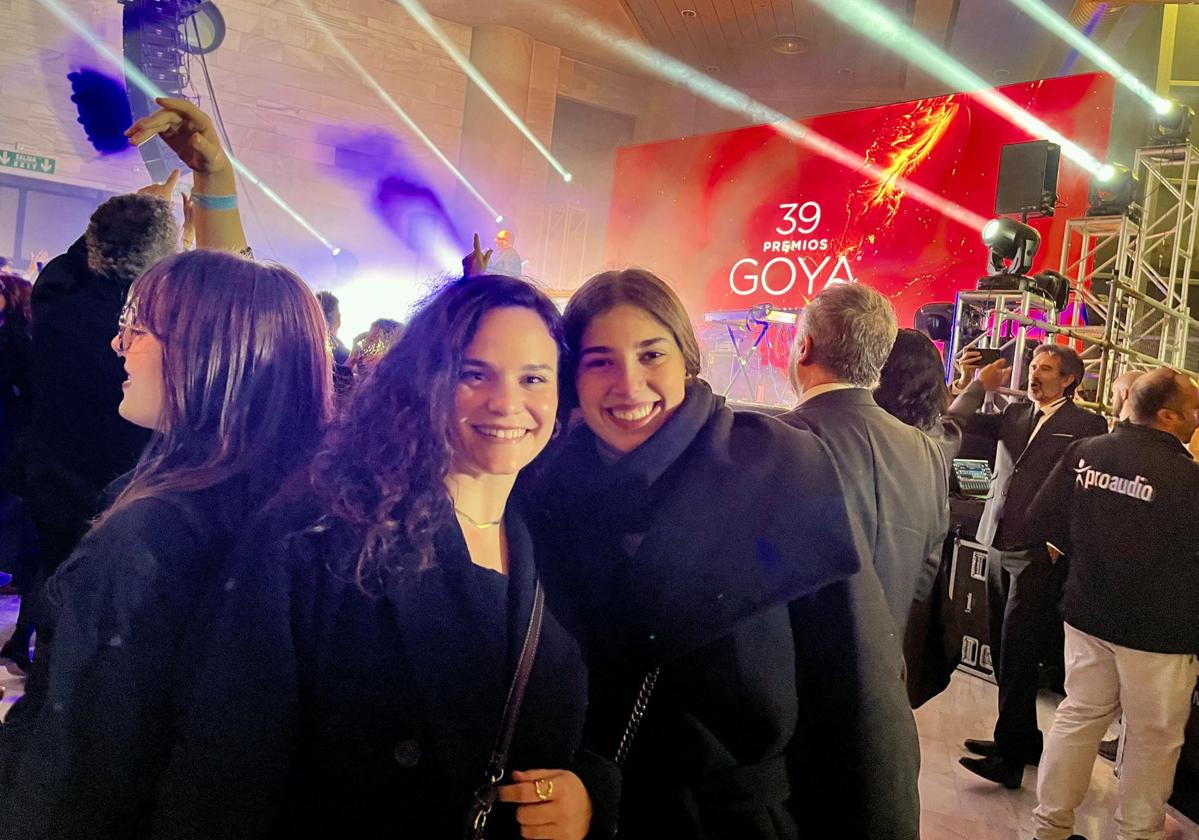 Sonia y Sandra en la fiesta del Palacio de Congresos, de madrugada.